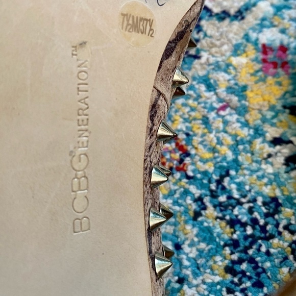 BCBGeneration Oahu Heels Size 7.5 - Picture 3 of 11